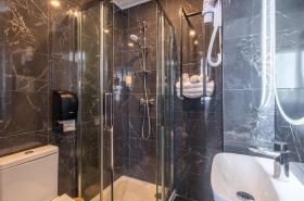 Hôtel Le Marignan - photo 12