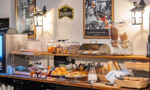 Hôtel Le Marignan - photo 2